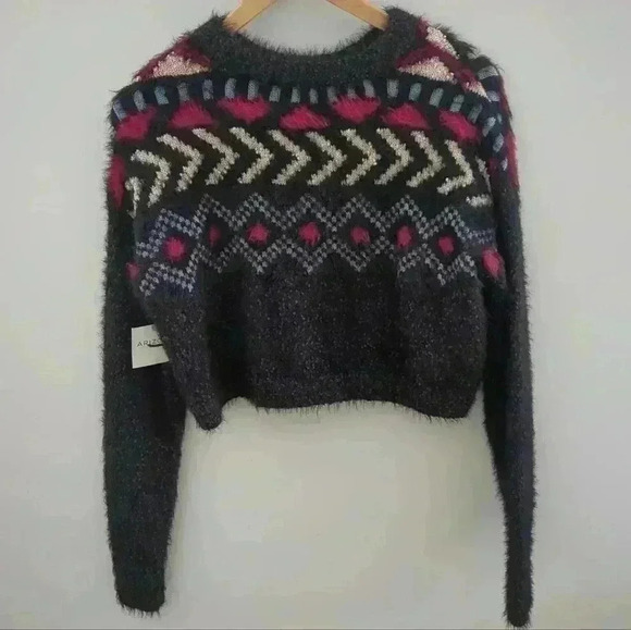 🌴2/$25🌴ARIZONA JEAN CO. | Women's Black Patterned Fuzzy Cropped Sweater - Picture 3 of 3